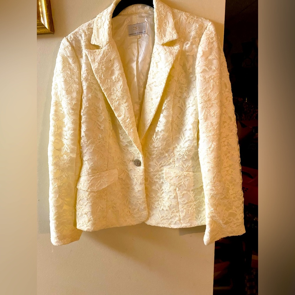 Suit off white lace